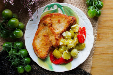 Salad of green cherry tomatoes for winter