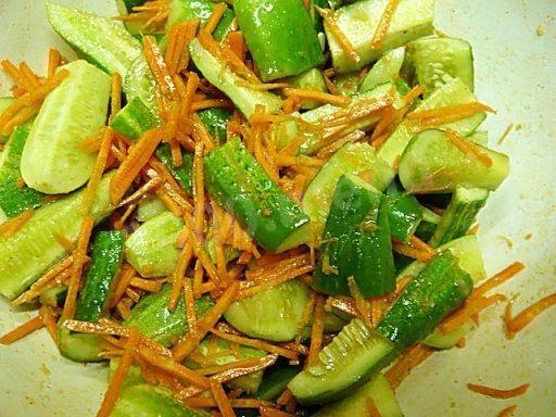 Carrot cucumbers with vinegar garlic sugar in Korean