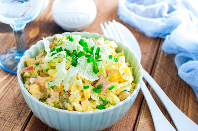 Peking cabbage salad with smoked chicken