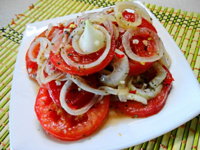 Tomato appetizer in a spicy honey marinade