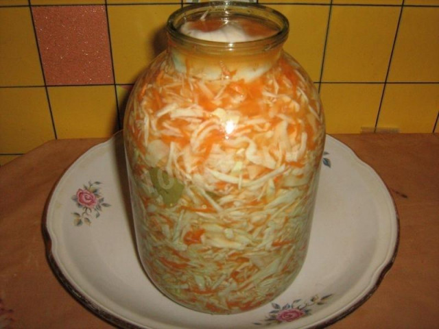 Sauerkraut for winter with cloves