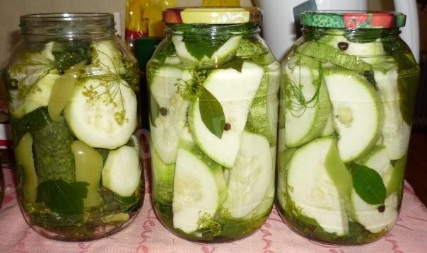 Canned zucchini with horseradish and currant leaves