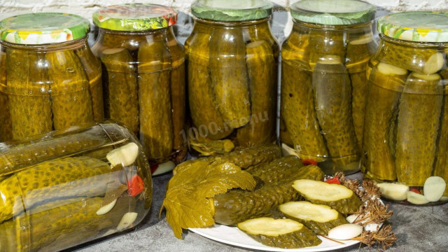 Pickled cucumbers without sugar and sterilization