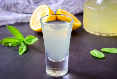 Homemade lemon vodka