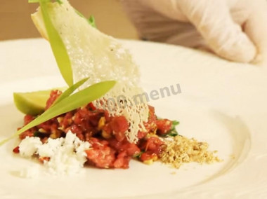 Beef tartare with hazelnuts