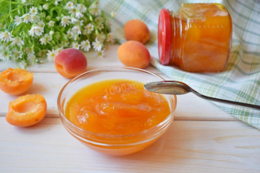 Apricot jam for winter five minutes