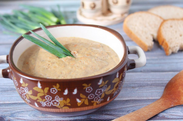 Chicken liver puree soup with potatoes