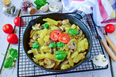 Fried potatoes with mushrooms and onions