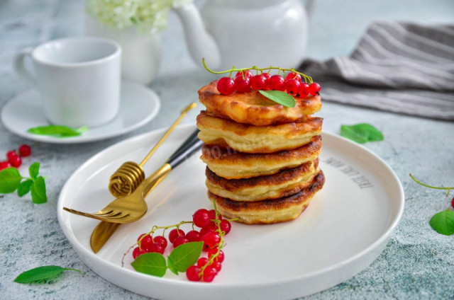 Fluffy pancakes on kefir with baking powder