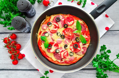 Pizza in a pan in 5 minutes