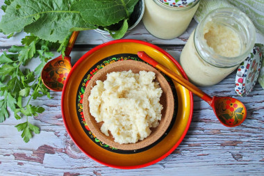 Homemade grated table horseradish