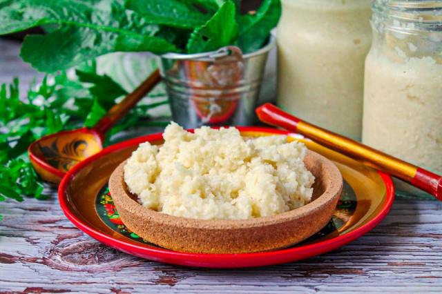 Homemade grated table horseradish