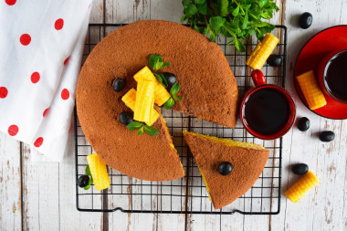 Sponge cake in a frying pan without ovens