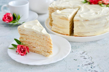 Sour cream cake in a frying pan