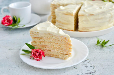 Sour cream cake in a frying pan