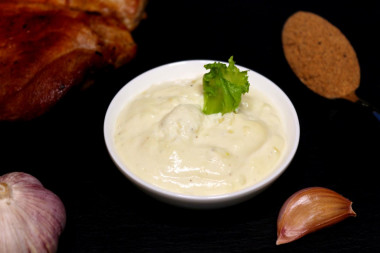 Creamy garlic sauce