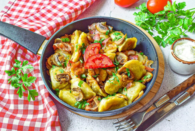 Fried dumplings with potatoes