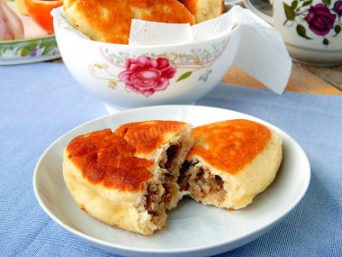 Fried yeast custard pies