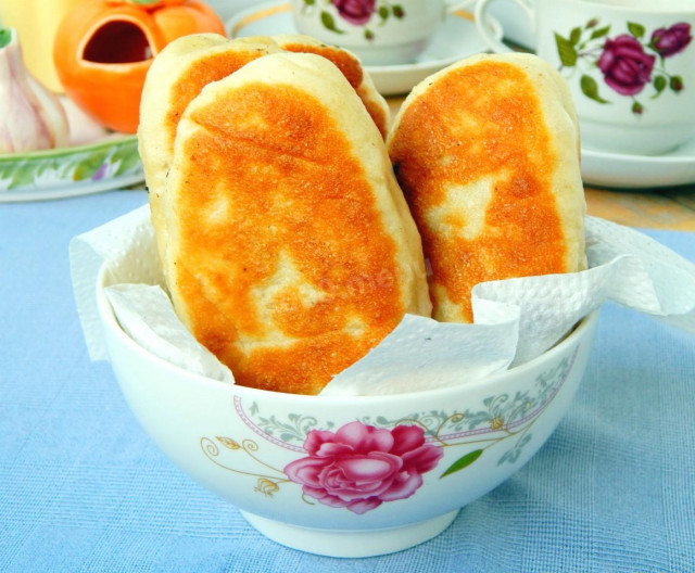 Fried yeast custard pies