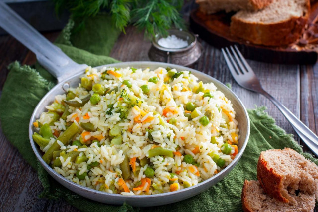 Rice with frozen vegetables