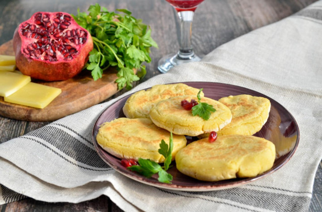 Mchadi cornmeal tortilla in Georgian