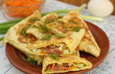 Pita bread envelopes with ham and cheese