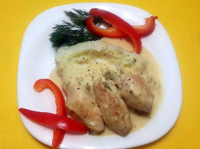 Chicken rolls in mustard cream sauce