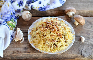 Chicken salad with mushrooms and walnuts