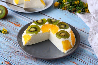 Cake without baking with gelatin and fruits