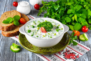 Cold kefir soup with cucumber