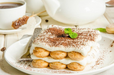 Tiramisu without eggs with mascarpone in a hurry