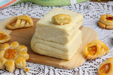 Cottage cheese puff pastry