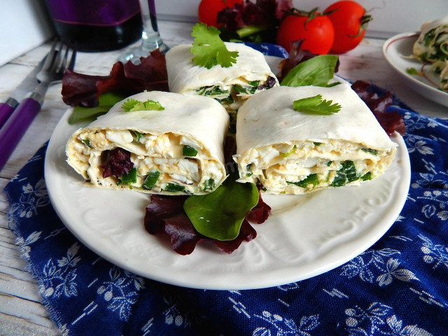 Lavash with melted cheese and egg