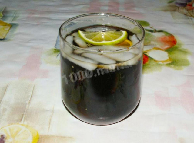 Whiskey and Coke cocktail