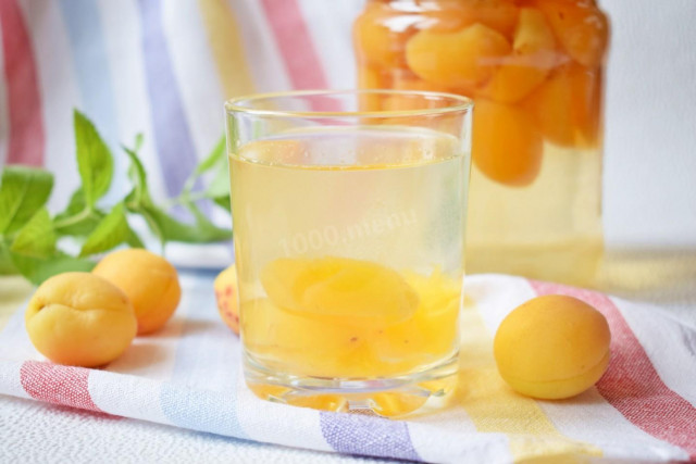 Apricot compote for winter per liter jar