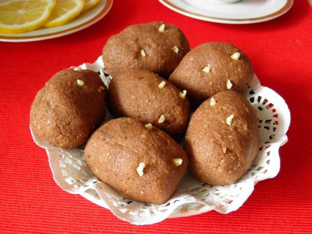 Pastry Potato crackers with hazelnuts and condensed milk