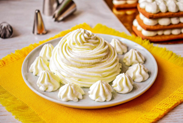 Mascarpone cream with cream