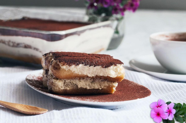 Tiramisu with cream and sponge cookies without cheese