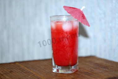 Frozen strawberry and red currant fruit juice