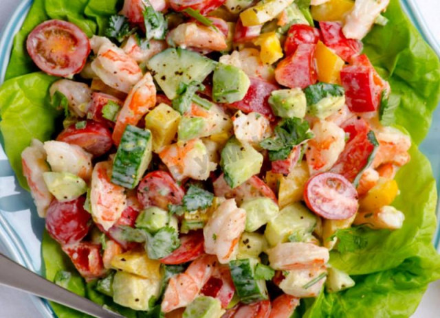 Avocado salad with shrimp under Greek yogurt