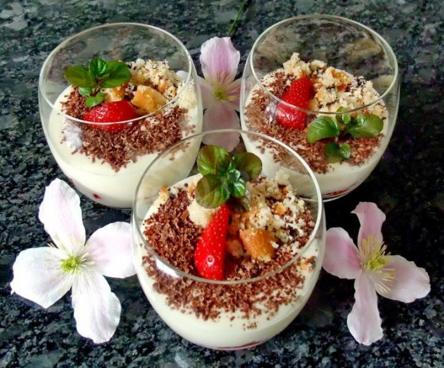 Strawberry-vanilla tiramisu