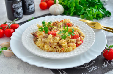 Pasta with minced meat in a slow cooker