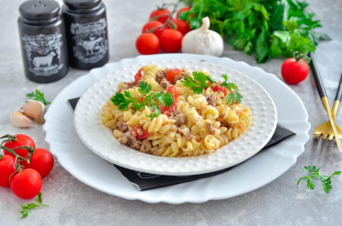 Pasta with minced meat in a slow cooker