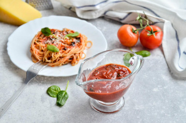 Tomato paste spaghetti sauce