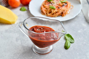 Tomato paste spaghetti sauce