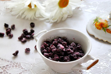 Dried cherries at home