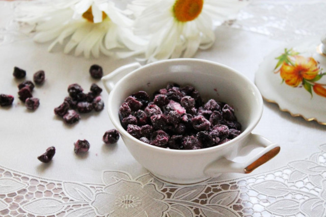 Dried cherries at home