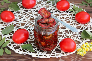 Dried tomatoes in the oven for winter