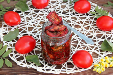 Dried tomatoes in the oven for winter