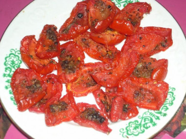 Dried sun-dried tomatoes for winter